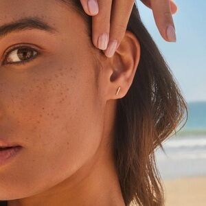 Gorjana 14k Gold Rose Bar Studs